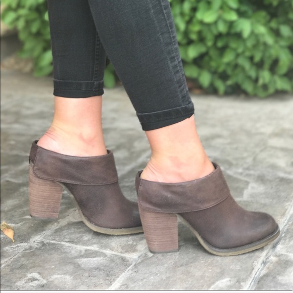 Burnished Toe Cuffed Fold Mule Clog - Picture 2 of 5